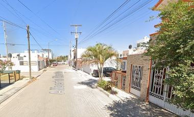 HERMOSA CASA EN REMODELACIÓN ZONA TRAQUINQUILA A MEDIA HORA DE LA PLAYA.