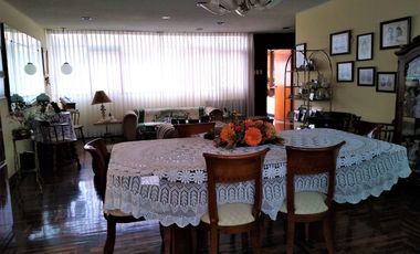 SURCO VENTA CASA * AT: 304.00 M2 *AC: 378.00 M2 - 2 PISOS + AIRES  7 DORM 8 BAÑOS 2 COCHERAS