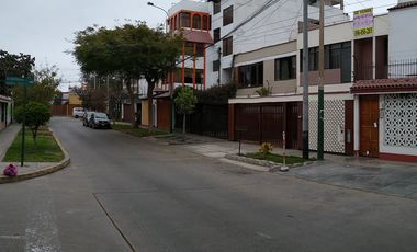 SURCO VENTA CASA * AT: 304.00 M2 *AC: 378.00 M2 - 2 PISOS + AIRES  7 DORM 8 BAÑOS 2 COCHERAS