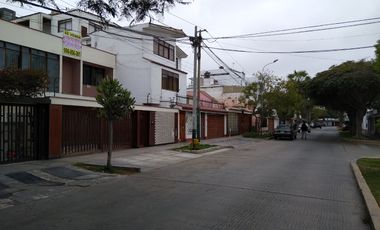 SURCO VENTA CASA * AT: 304.00 M2 *AC: 378.00 M2 - 2 PISOS + AIRES  7 DORM 8 BAÑOS 2 COCHERAS