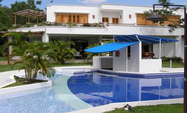 ALQUILO EXCLUSIVA FINCA ACROPOLIS EN VILLETA LLAMA AL3024266811 DESCANSO Y CONFORT EN UN SOLO LUGAR!!