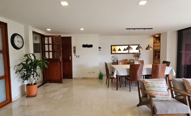 Apartamento de 3 alcobas más servicio en venta. Medellín - El Poblado - Lalinde