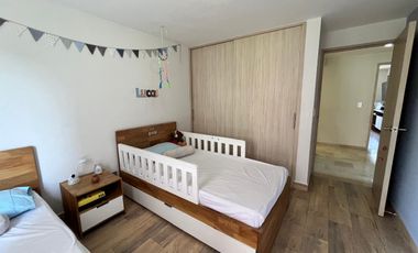 Apartamento de 3 alcobas más servicio en venta. Medellín - El Poblado - Lalinde