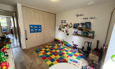 Apartamento de 3 alcobas más servicio en venta. Medellín - El Poblado - Lalinde