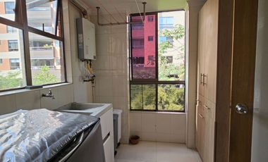 Apartamento de 3 alcobas más servicio en venta. Medellín - El Poblado - Lalinde