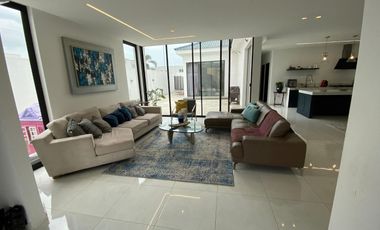 EN VENTA CASA  DE UNA PLANTA ESQUINERA URB PORTON DEL RIO