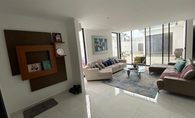 EN VENTA CASA  DE UNA PLANTA ESQUINERA URB PORTON DEL RIO