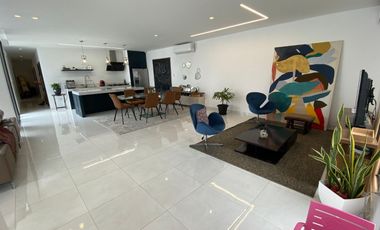 EN VENTA CASA  DE UNA PLANTA ESQUINERA URB PORTON DEL RIO