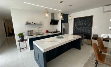 EN VENTA CASA  DE UNA PLANTA ESQUINERA URB PORTON DEL RIO