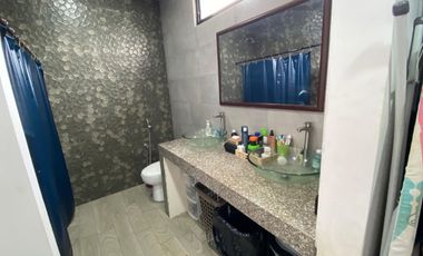 EN VENTA CASA  DE UNA PLANTA ESQUINERA URB PORTON DEL RIO