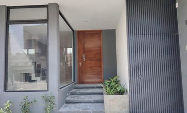 CASA EN VENTA EN SENDEROS MONTE VERDE 95 COTO 7