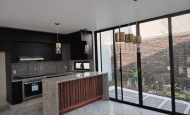 CASA EN VENTA EN SENDEROS MONTE VERDE 95 COTO 7