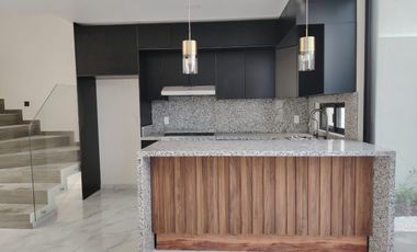 CASA EN VENTA EN SENDEROS MONTE VERDE 95 COTO 7