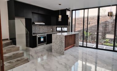 CASA EN VENTA EN SENDEROS MONTE VERDE 95 COTO 7