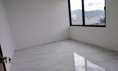CASA EN VENTA EN SENDEROS MONTE VERDE 95 COTO 7