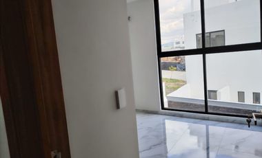 CASA EN VENTA EN SENDEROS MONTE VERDE 95 COTO 7
