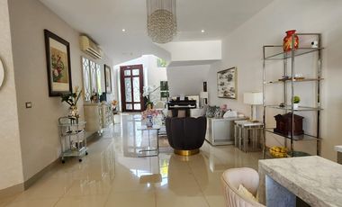 Samborondon, Se renta hermosa casa moderna 4 dormitorios con piscina vista a la Laguna