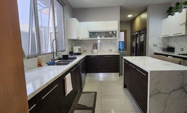 Samborondon, Se renta hermosa casa moderna 4 dormitorios con piscina vista a la Laguna