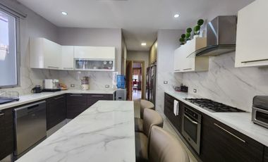 Samborondon, Se renta hermosa casa moderna 4 dormitorios con piscina vista a la Laguna