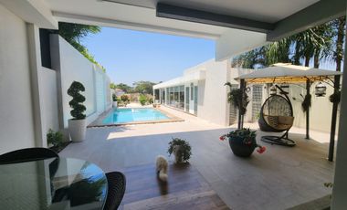 Samborondon, Se renta hermosa casa moderna 4 dormitorios con piscina vista a la Laguna