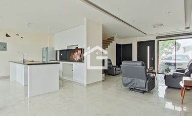 Casa por Estrenar en Venta en Urbanización Arboleia, Machala
