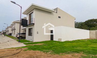 Casa por Estrenar en Venta en Urbanización Arboleia, Machala