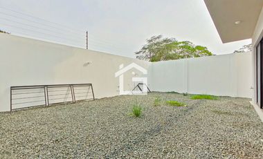 Casa por Estrenar en Venta en Urbanización Arboleia, Machala