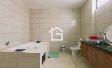 Casa por Estrenar en Venta en Urbanización Arboleia, Machala