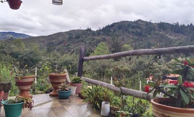 HERMOSA CASA DE MADERA EN JENESANO