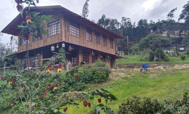 HERMOSA CASA DE MADERA EN JENESANO