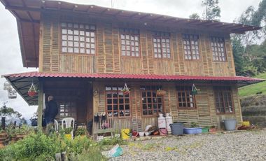 HERMOSA CASA DE MADERA EN JENESANO