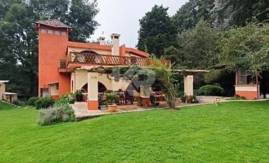 Rancho Estilo Toscano con Instalaciones Ecuestres y  Áreas Verdes en 5,000 m²