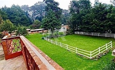 Rancho Estilo Toscano con Instalaciones Ecuestres y  Áreas Verdes en 5,000 m²
