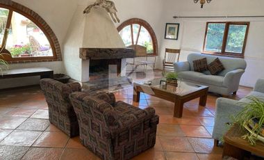 Rancho Estilo Toscano con Instalaciones Ecuestres y  Áreas Verdes en 5,000 m²