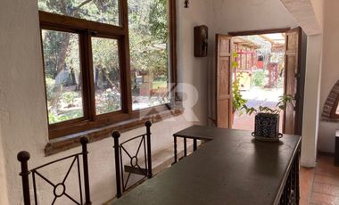Rancho Estilo Toscano con Instalaciones Ecuestres y  Áreas Verdes en 5,000 m²