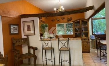 Rancho Estilo Toscano con Instalaciones Ecuestres y  Áreas Verdes en 5,000 m²