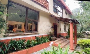 Rancho Estilo Toscano con Instalaciones Ecuestres y  Áreas Verdes en 5,000 m²