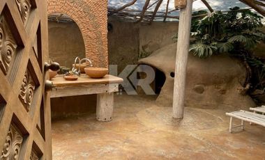 Rancho Estilo Toscano con Instalaciones Ecuestres y  Áreas Verdes en 5,000 m²