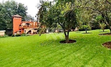 Rancho Estilo Toscano con Instalaciones Ecuestres y  Áreas Verdes en 5,000 m²