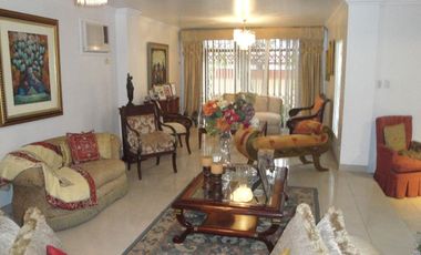 Se vende amplia casa en la alborada 10ma etapa