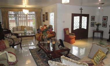 Se vende amplia casa en la alborada 10ma etapa