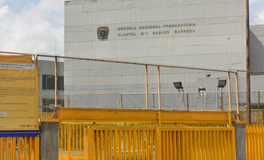 HERMOSA CASA EN BELLA ZONA AL SUR DE LA CIUDAD, A UNOS MINUTOS DE COSTCO DE VILLA COAPA Y LA GLORIETA DE VAQUERITOS, RODEADA DE AVENIDAS PRINCIPALES Y
