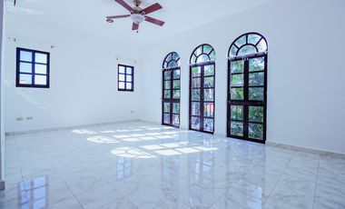 Se Vende Casa en Cancún Sm 17 de 4 Recámaras con Seguridad 24/7