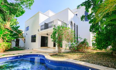 Se Vende Casa en Cancún Sm 17 de 4 Recámaras con Seguridad 24/7