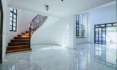 Se Vende Casa en Cancún Sm 17 de 4 Recámaras con Seguridad 24/7