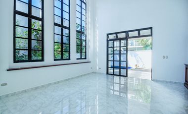 Se Vende Casa en Cancún Sm 17 de 4 Recámaras con Seguridad 24/7