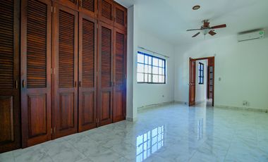 Se Vende Casa en Cancún Sm 17 de 4 Recámaras con Seguridad 24/7