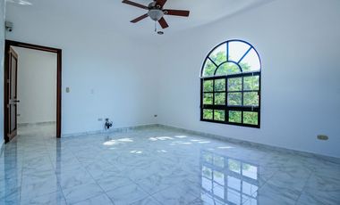 Se Vende Casa en Cancún Sm 17 de 4 Recámaras con Seguridad 24/7