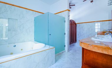 Se Vende Casa en Cancún Sm 17 de 4 Recámaras con Seguridad 24/7