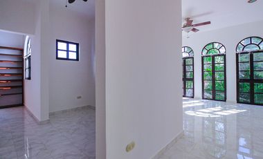 Se Vende Casa en Cancún Sm 17 de 4 Recámaras con Seguridad 24/7
